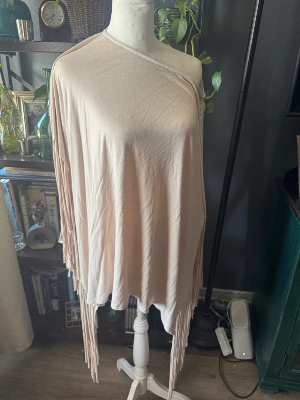 Three Bird Nest Beige One-Shoulder Fringe Muscle Tee